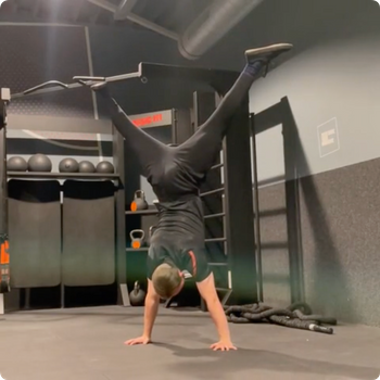 Freestanding straddle handstand