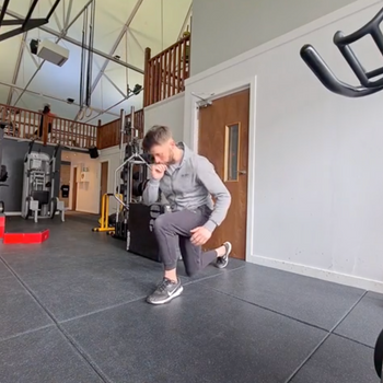 Squat To Reverse Lunge