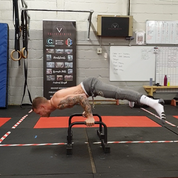 Planche  Straddle Push Up